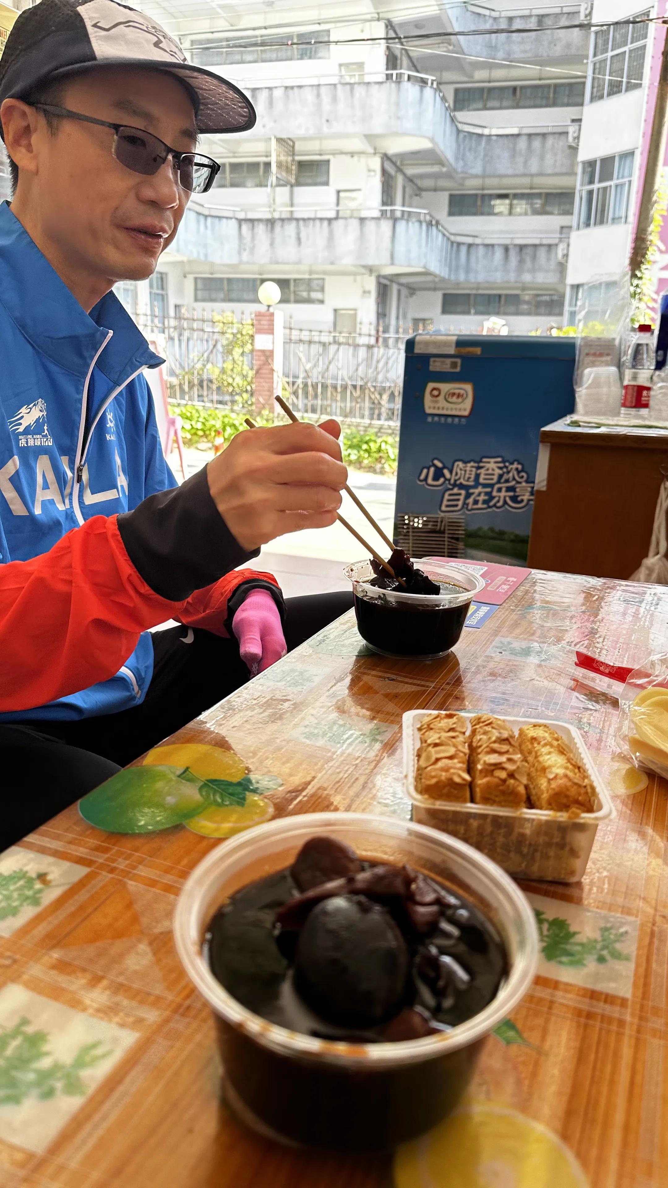 半路來一碗姜醋豬腳